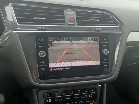 Used 2023 Volkswagen Tiguan SE FWD image 10