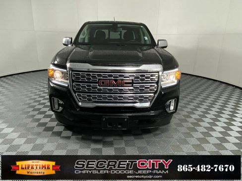 Used 2022 GMC Canyon Denali image 2