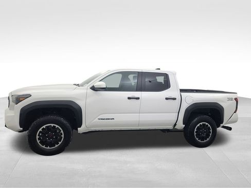 Used 2025 Toyota Tacoma TRD Off-Road image 9