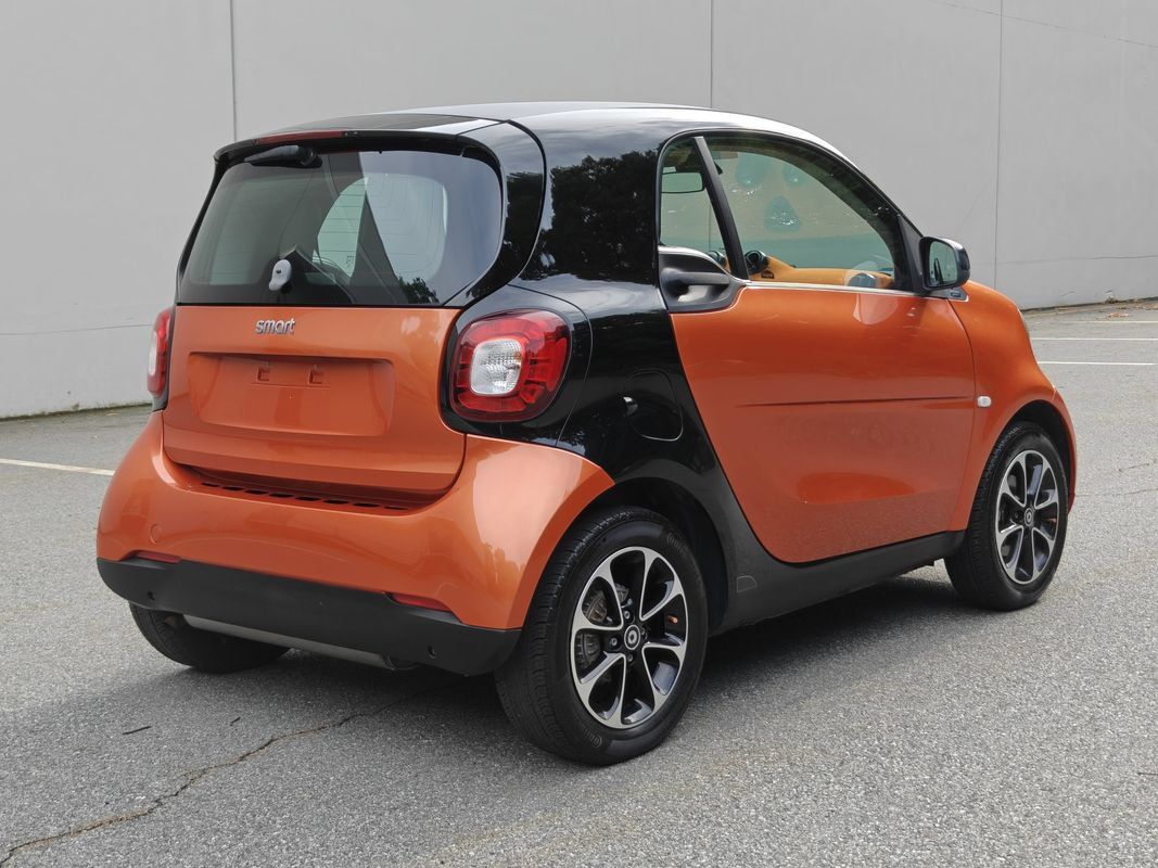Used 2016 smart fortwo passion RWD image 3