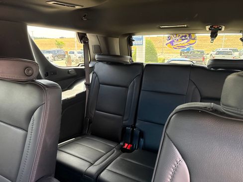 Used 2024 GMC Yukon Denali w/ Advanced Technology Package AWD/4WD image 11