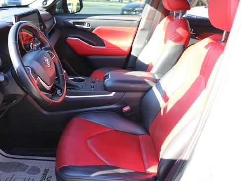 Used 2023 Toyota Highlander XSE image 28