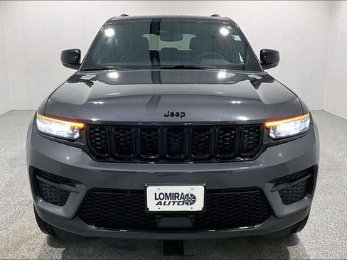 Used 2024 Jeep Grand Cherokee Altitude image 2