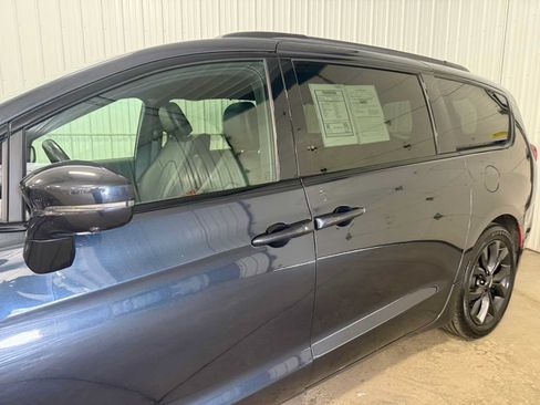 Used 2020 Chrysler Pacifica Limited FWD image 7