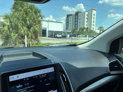 Used 2024 Ford Edge SEL image 35