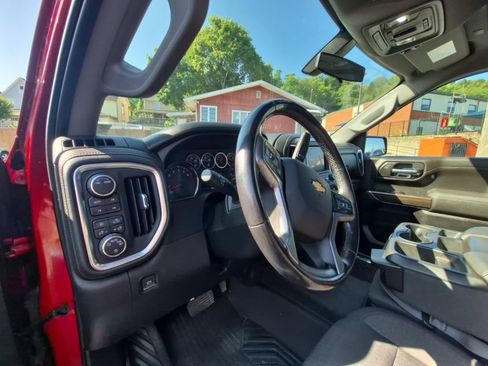 Used 2022 Chevrolet Silverado 1500 LT AWD/4WD image 10