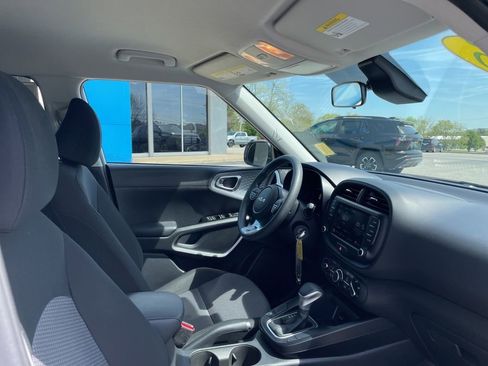 Used 2025 Kia Soul LX w/ LX Technology Package image 28