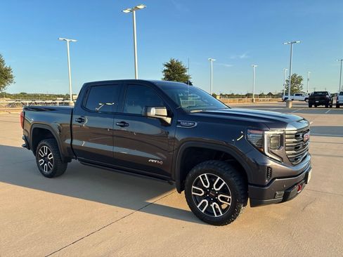 Used 2024 GMC Sierra 1500 AT4 w/ Technology Package AWD/4WD image 5