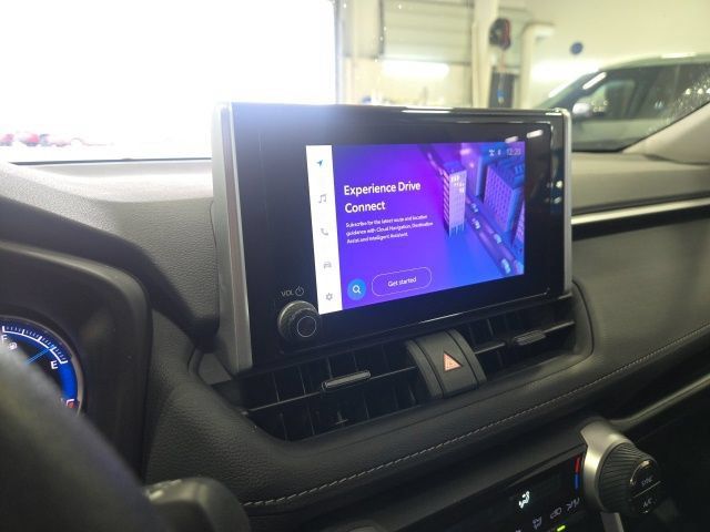 Used 2025 Toyota RAV4 XLE AWD/4WD image 15