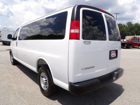 Used 2025 Chevrolet Express 3500 LS RWD image 5