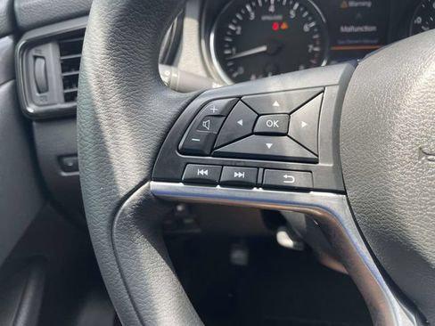 Used 2020 Nissan Rogue S FWD image 24