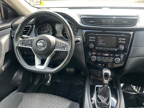 Used 2017 Nissan Rogue SV AWD/4WD image 28