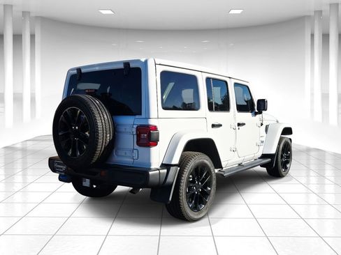Used 2022 Jeep Wrangler Unlimited Sahara w/ Safety Group image 3