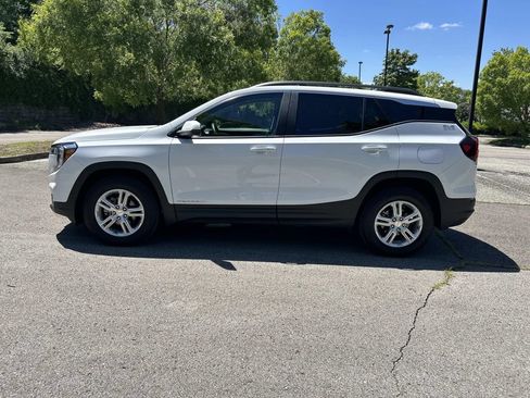 Used 2024 GMC Terrain SLE w/ Driver Convenience Package AWD/4WD image 4