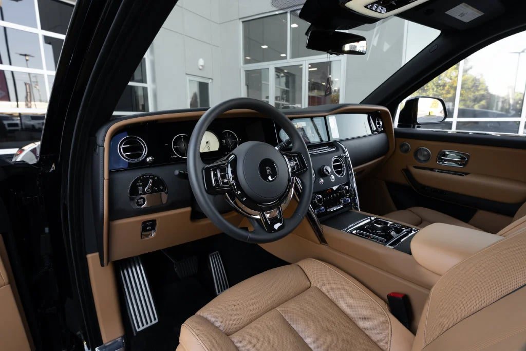 Used 2026 Rolls-Royce Cullinan w/ Cullinan Package AWD/4WD image 29