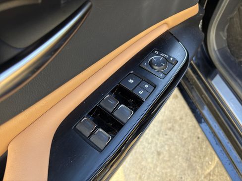 Certified 2025 Lexus ES 350 w/ Premium Package image 15