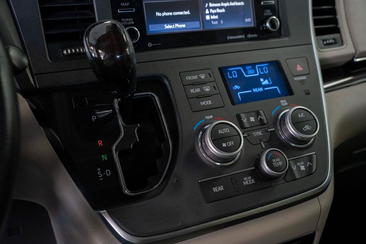 Used 2019 Toyota Sienna XLE AWD/4WD image 15