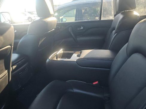 Used 2024 INFINITI QX80 Luxe RWD image 10