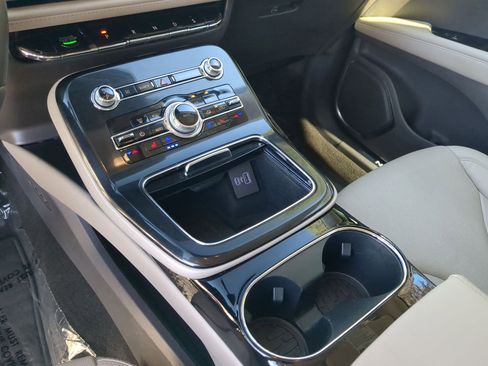 Used 2022 Lincoln Nautilus Reserve image 20