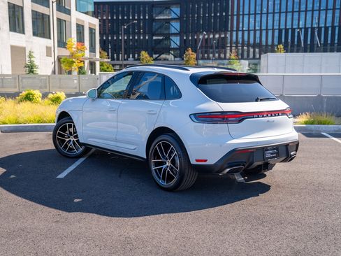 Certified 2026 Porsche Macan AWD/4WD image 3