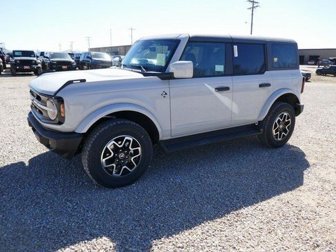 New 2026 Ford Bronco Outer Banks image 7