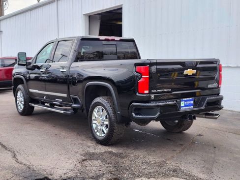 Used 2024 Chevrolet Silverado 3500 High Country AWD/4WD image 3