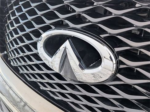 Used 2024 INFINITI QX80 Premium Select w/ Cargo Package image 9