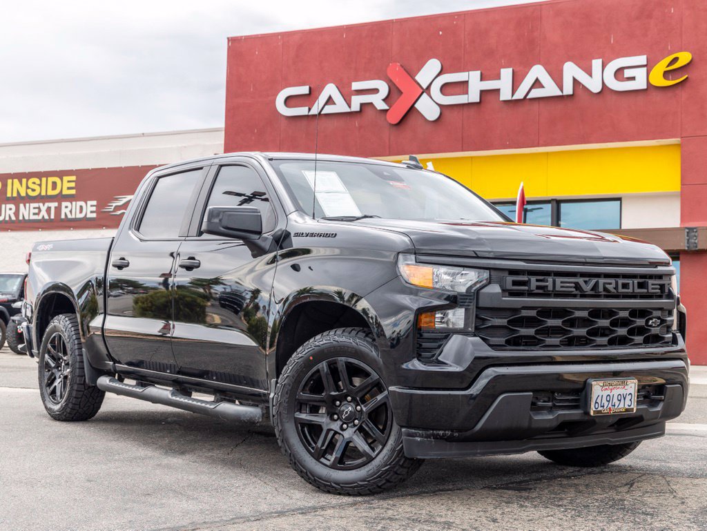 Used 2024 Chevrolet Silverado 1500 Custom w/ Turbomax Blackout Package AWD/4WD image 1