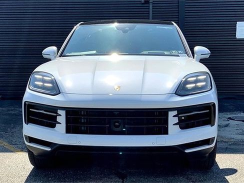 New 2025 Porsche Cayenne Coupe image 13