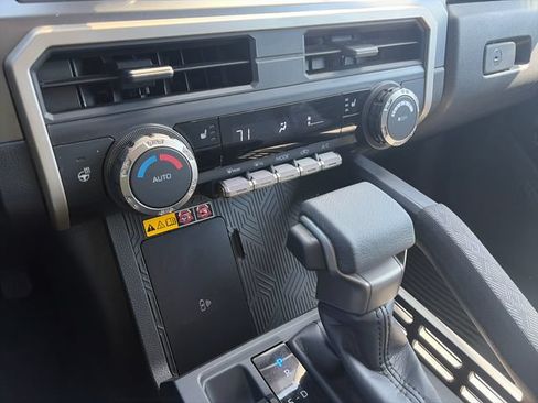 Used 2024 Toyota Tacoma SR5 AWD/4WD image 18