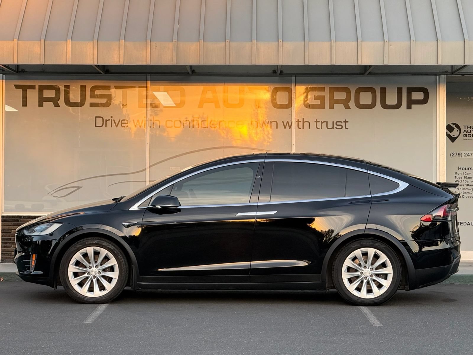 Used 2017 Tesla Model X 100D AWD/4WD image 4