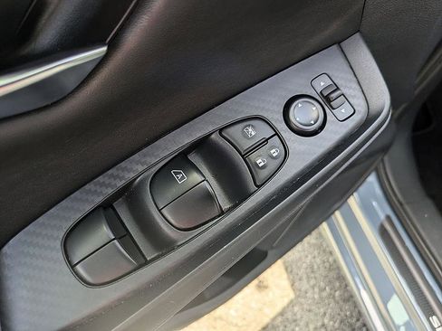 Used 2025 Nissan Sentra SV image 14