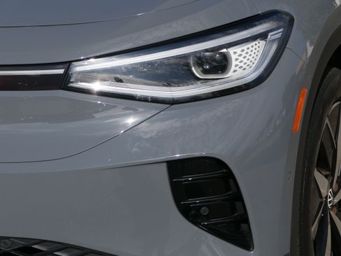 Used 2023 Volkswagen ID.4 Pro RWD image 9