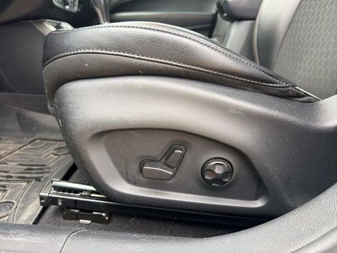 Used 2018 Jeep Compass Latitude w/ Popular Equipment Group image 9