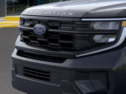 New 2025 Ford Expedition Active image 17