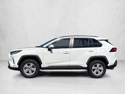 Certified 2020 Toyota RAV4 XLE w/ Convenience Package FWD image 5