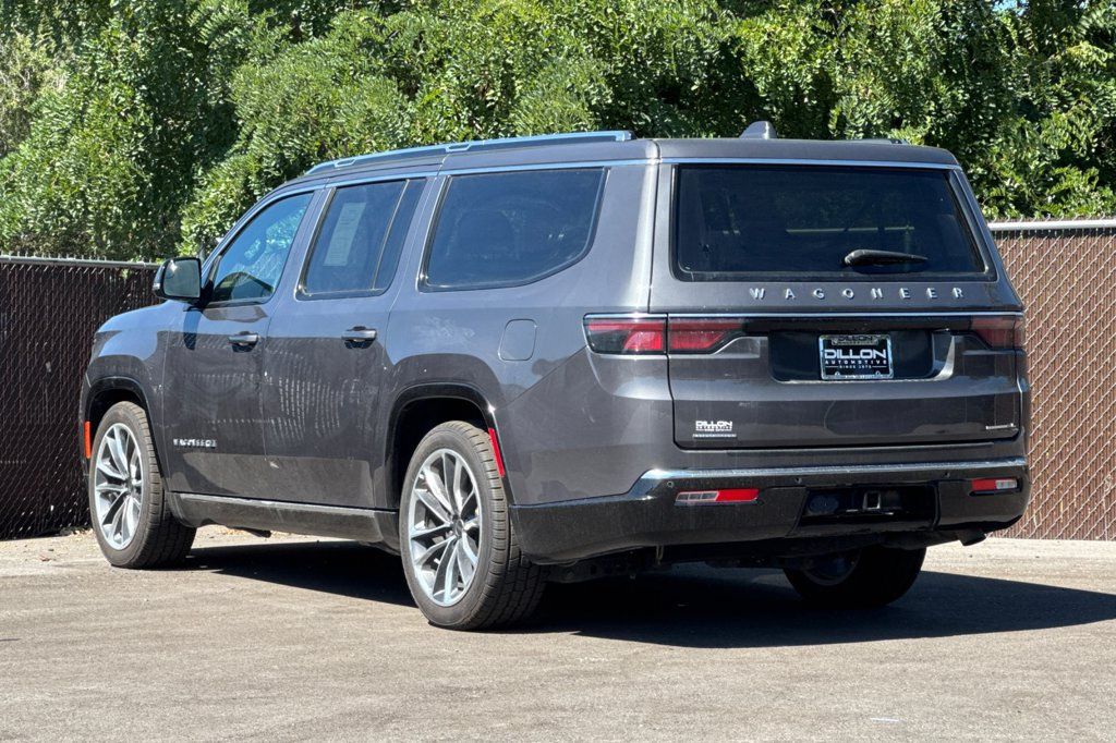 Used 2023 Jeep Wagoneer L Series III w/ Premium Group I AWD/4WD image 9