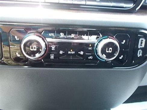 New 2024 GMC Sierra 1500 SLE image 21