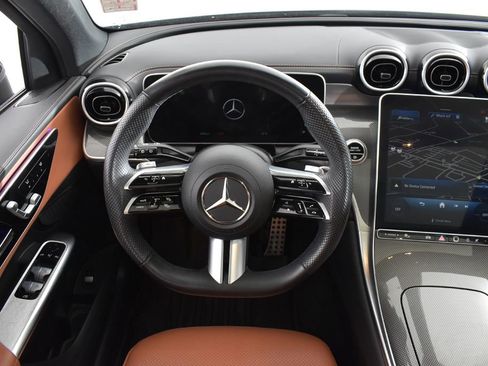 Used 2023 Mercedes-Benz GLC 300 4MATIC image 16