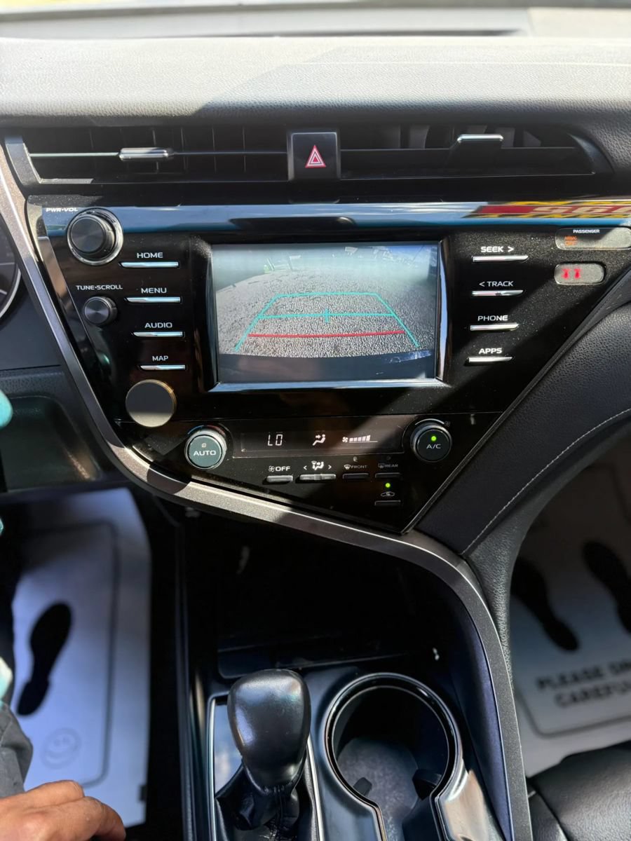 Used 2019 Toyota Camry SE FWD image 10