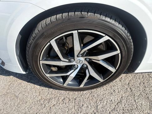 Used 2019 Volvo S60 T6 Momentum w/ Multimedia Package AWD/4WD image 10