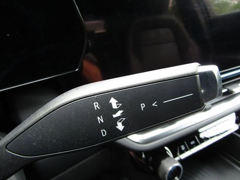 Used 2024 Chevrolet Equinox EV LT image 11