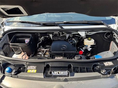 Used 2024 Mercedes-Benz Sprinter 2500 image 34