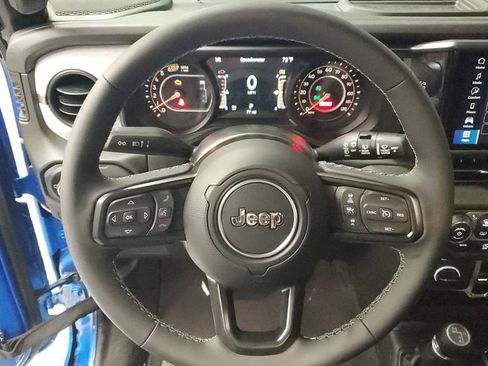 Used 2025 Jeep Wrangler Unlimited Sport AWD/4WD image 28
