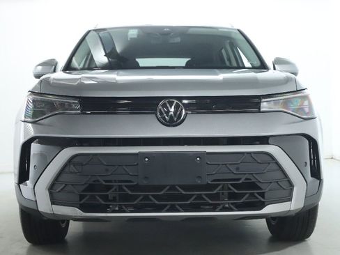 Used 2025 Volkswagen Taos SE AWD/4WD image 6