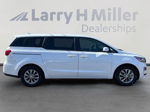 Used 2021 Kia Sedona LX image 7