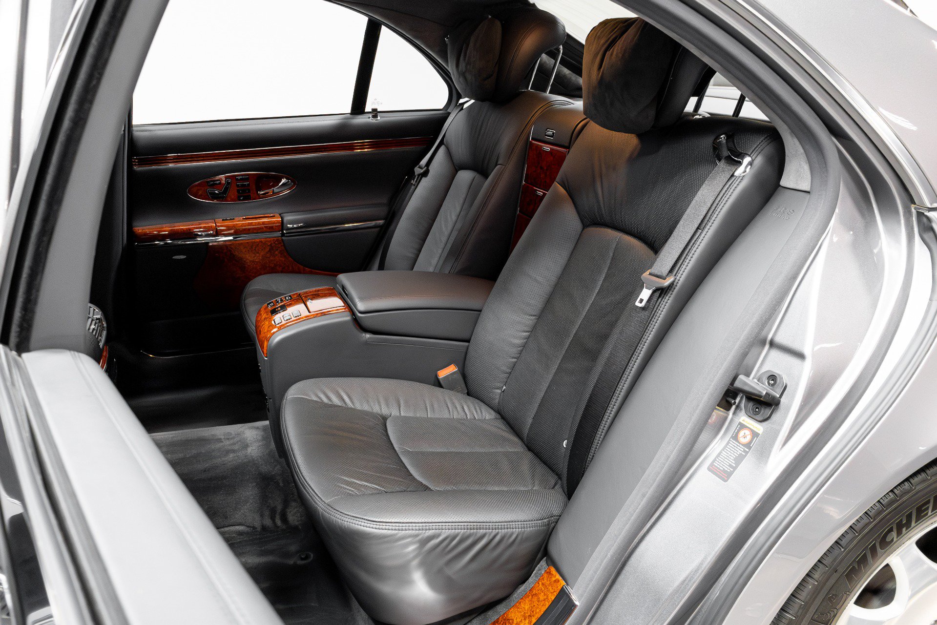 Used 2004 Maybach 57 RWD image 45