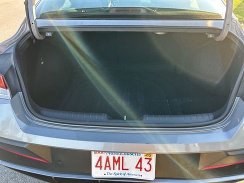 Used 2024 Hyundai Elantra Limited image 12