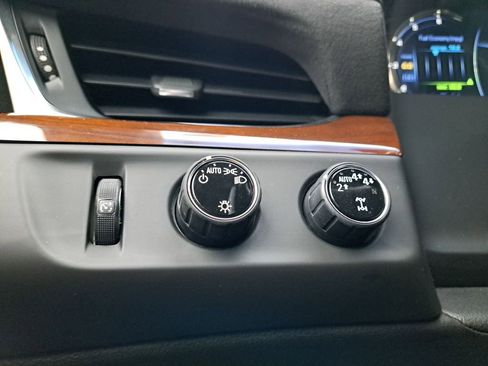 Used 2018 Cadillac Escalade Luxury image 26