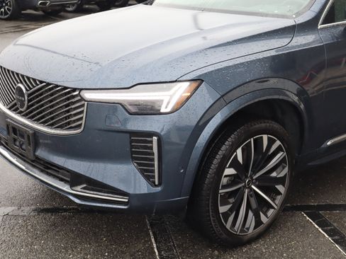 Used 2025 Volvo XC90 B5 Plus image 6